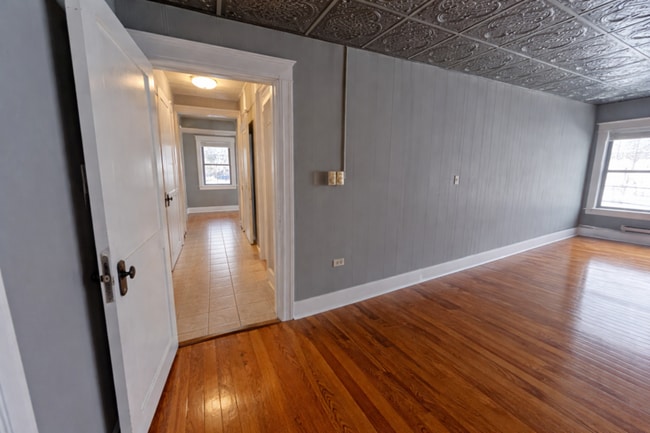 Building Photo - 2 Raymond Ave