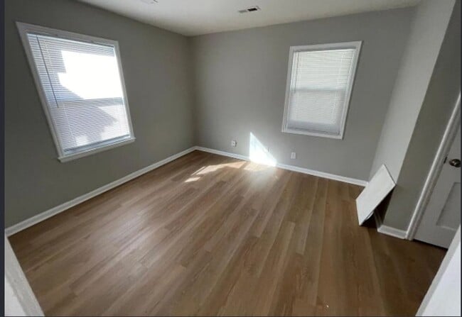 Building Photo - 810 S Crestway St