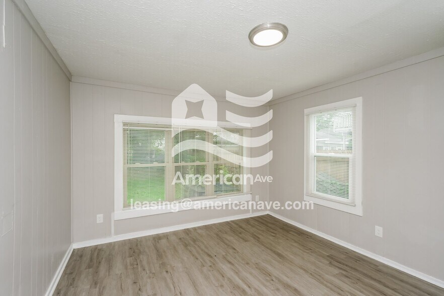 Building Photo - 920 Brentwood Ave