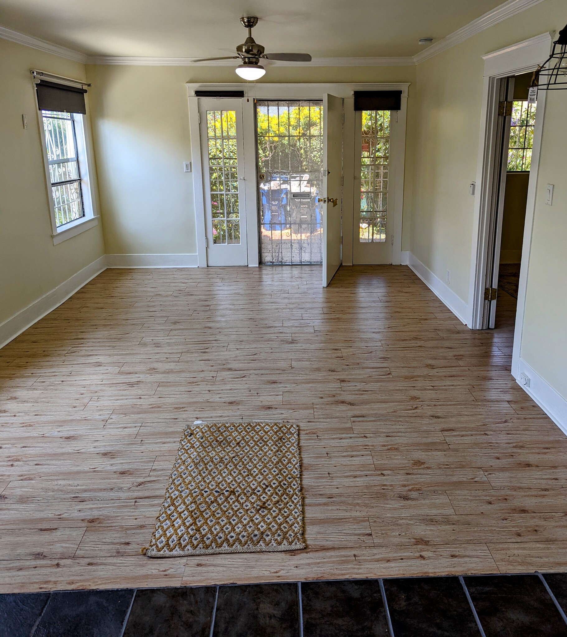 Living and dining area - 2852 S Palm Grove Ave