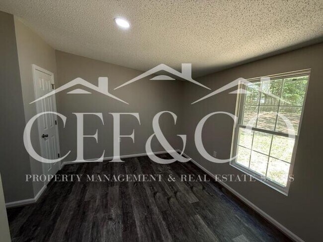 Building Photo - Large 4 bedroom 2 bathroom home now available in Cowpens!