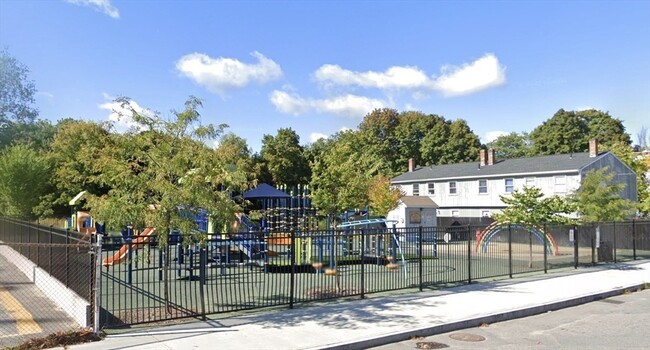 Building Photo - 157 3rd St
