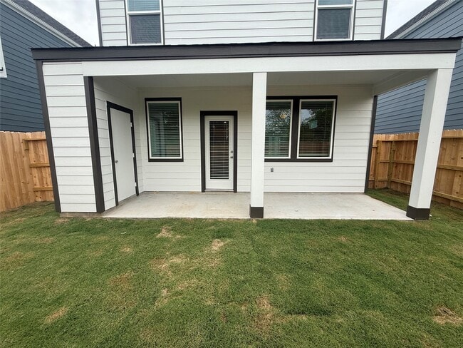 Building Photo - 2034 Olivos St