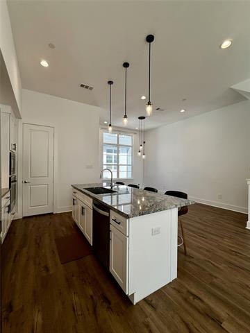 Building Photo - 13325 Bee St