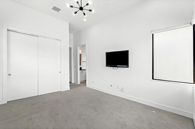 Building Photo - 9006 Dulcetto Ct