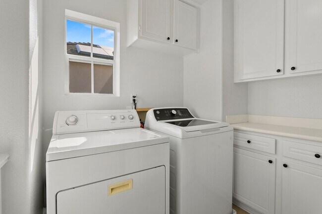Building Photo - Stunning Aliso Viejo Pool Home 4 Bedroom