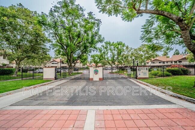 Building Photo - 8331 Vineyard Ave