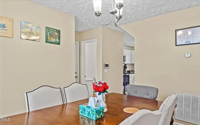 Building Photo - 1142 Blankshire Rd