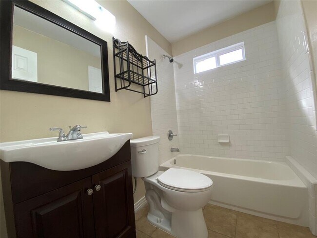 Building Photo - 4812 Roanoke St