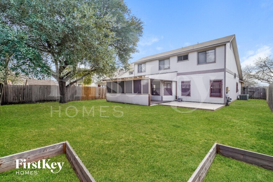 Building Photo - 5122 Lakebend E Dr