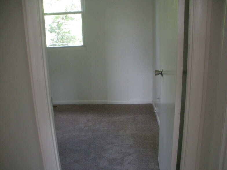 Building Photo - 79 Chestnut Dr