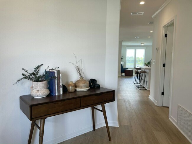 Building Photo - 4930 Coopers Hawk Pl