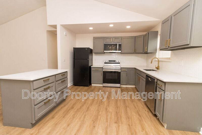 Building Photo - 2310 Cushman St