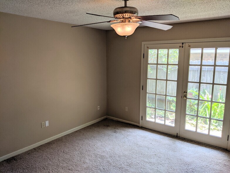 Master Bedroom - 2610 Bernwood Dr