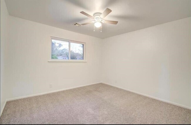 Building Photo - 17211 Rolling Creek Dr