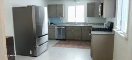 Building Photo - 38 Crossfield Rd