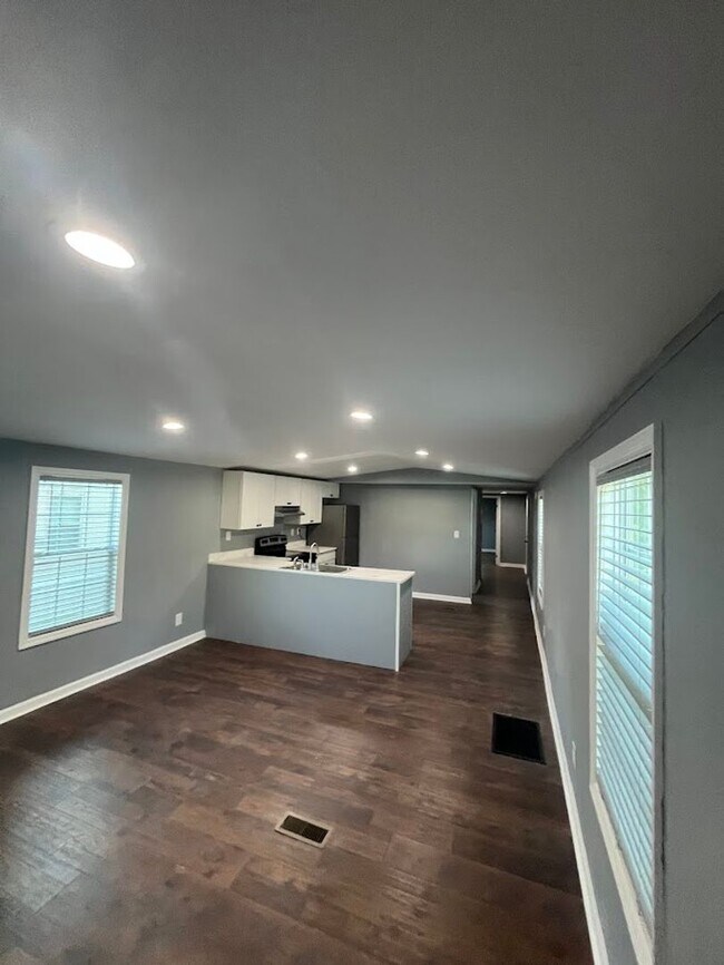 Building Photo - 5613 Hardwick Ln