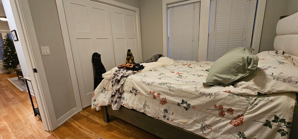 Building Photo - 2211 W Eastwood Ave