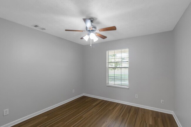 Building Photo - 97 Livingston Ln