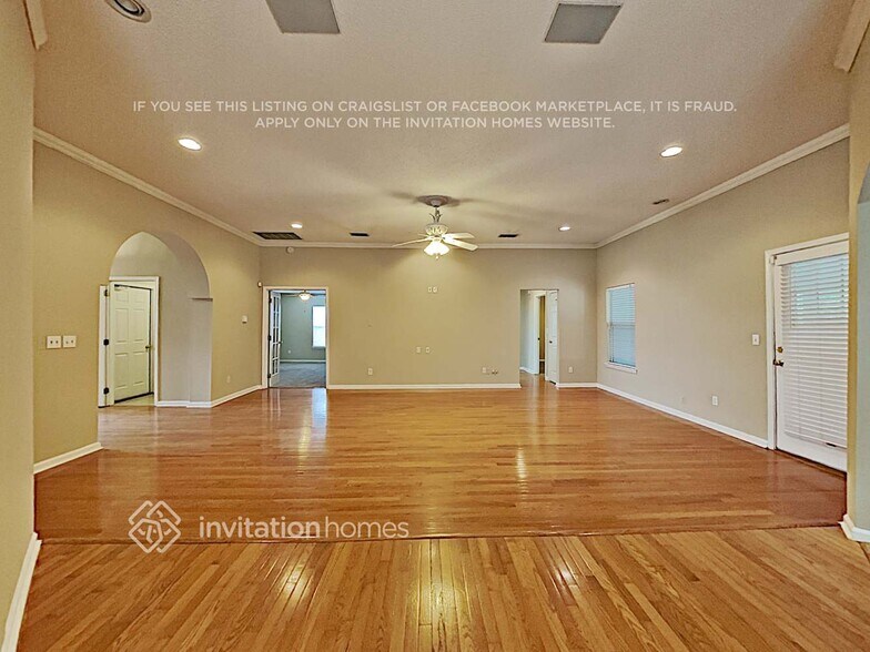 Building Photo - 10769 Las Colinas Way