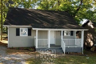 Building Photo - 330 Vivelle Ave