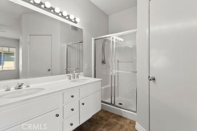 Building Photo - 17 Aurora