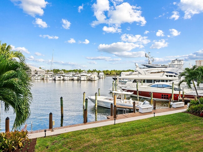 Building Photo - 1050 Seminole Dr