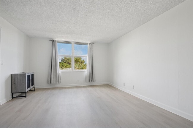 Building Photo - 3000 N Ocean Blvd