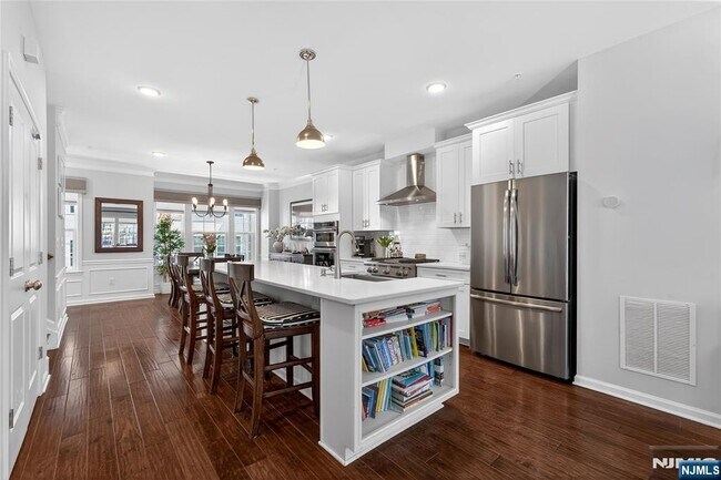 Building Photo - 117 Truman Dr