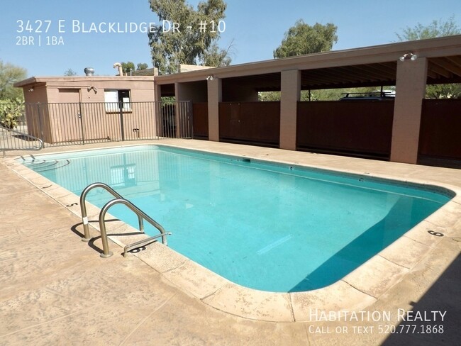 Building Photo - Lovely 2Bed/1Bath with a Community Pool in...