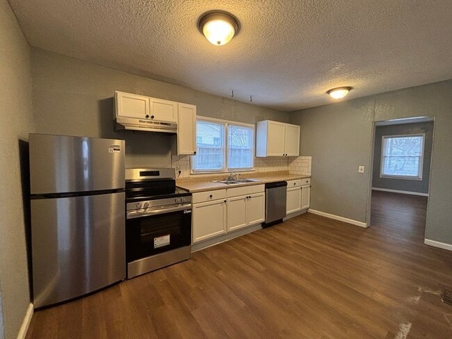 Building Photo - Charming 4BR 1BA Home w/ Wide Yard in Independence