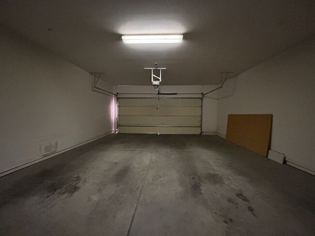 Building Photo - 955 E Knox Rd