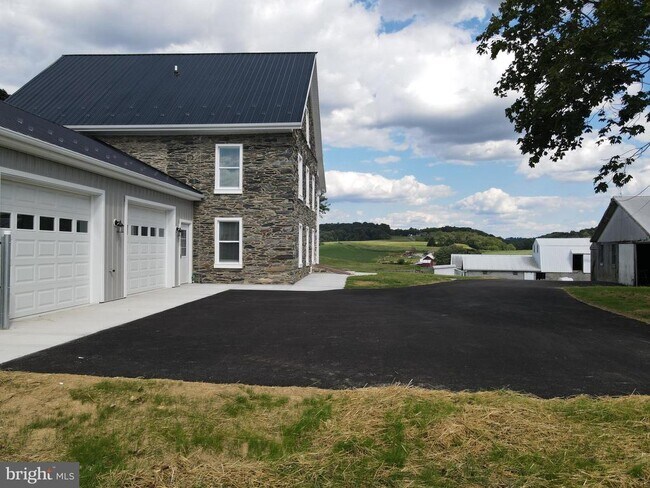 Building Photo - 8358 Woodville Rd