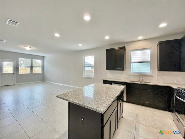 Building Photo - 2148 Pecan Island Dr