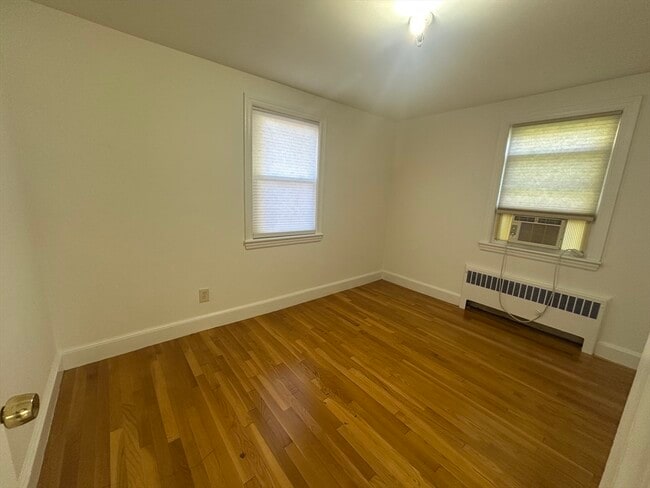 Building Photo - 206 Adams St