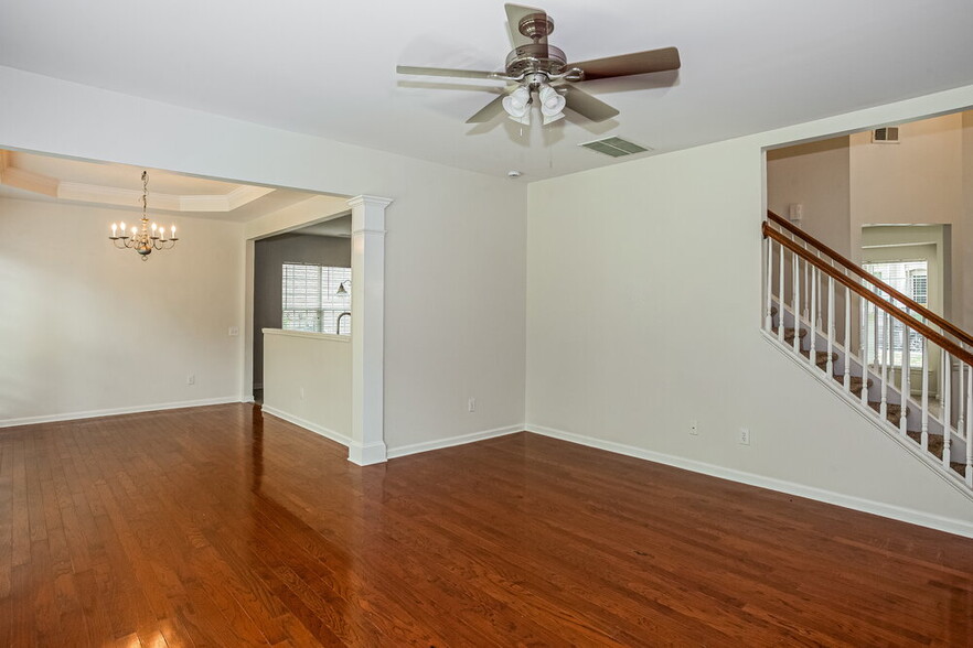Building Photo - 11240 Cypress View Dr