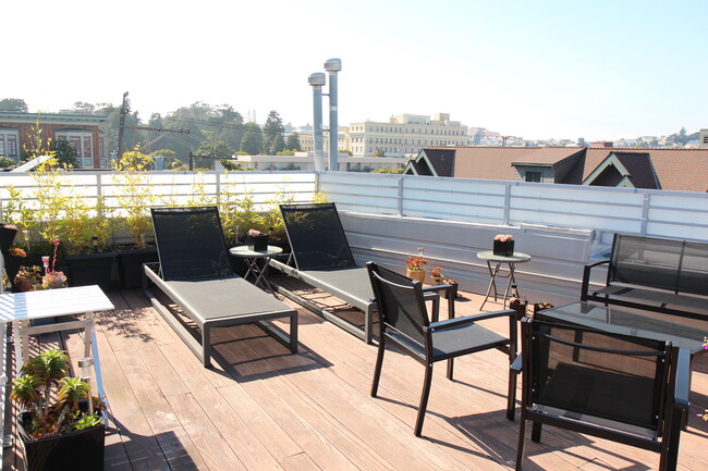 Private Roofdeck - 1171 Oak St