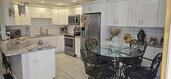 Building Photo - 1042 Wolverton C