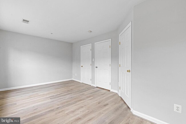 Building Photo - 2752 Manhattan Pl
