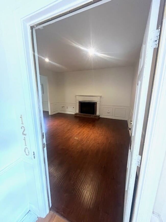 Building Photo - Quinn St - 1210/1212