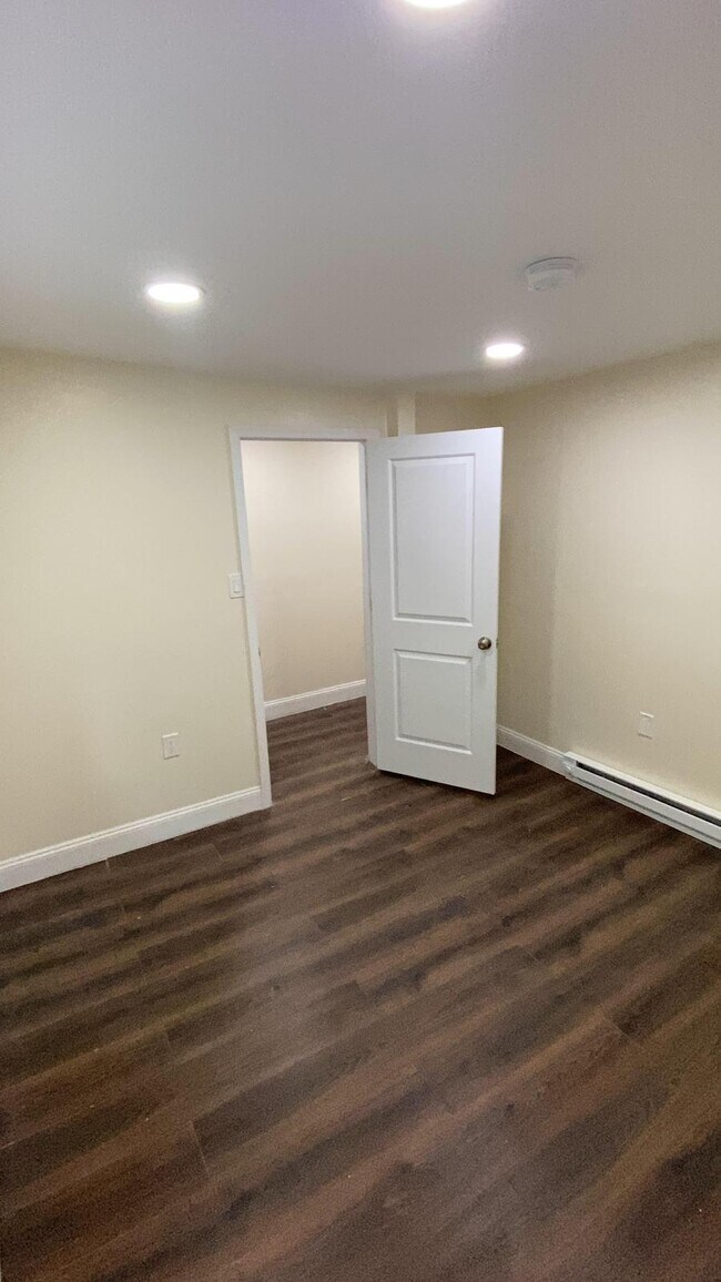 Building Photo - 242 W Bacon St