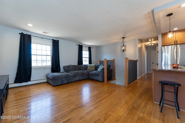 Building Photo - 406 Lawrence Dr