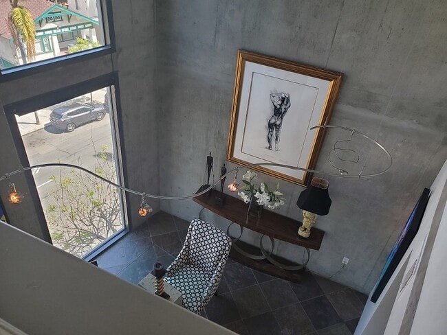 Building Photo - Downtown Loft living in Little Italy