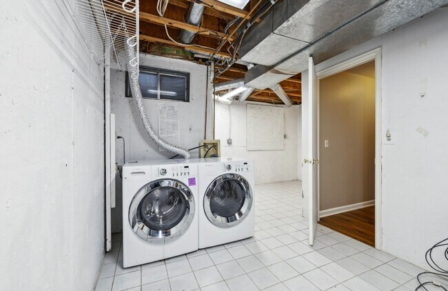 Building Photo - $0 DEPOSIT OPTIONS. SPACIOUS 2 BED, 2.5 BA...