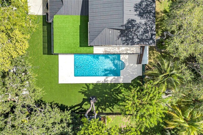 Building Photo - 11340 SW 74th Ct