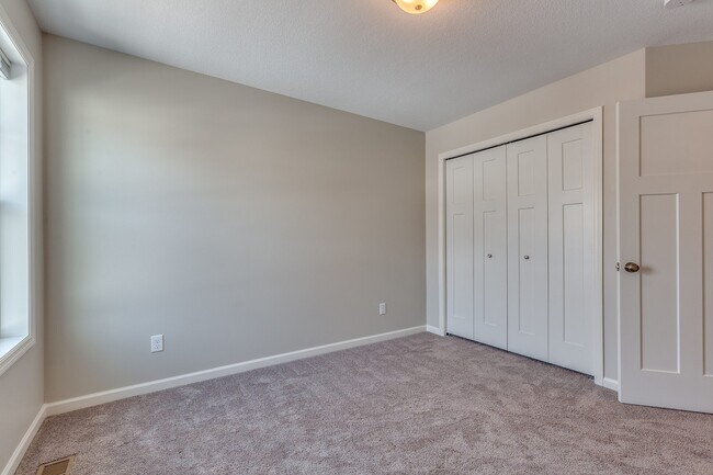 Building Photo - lease in Zimmerman:  3bd 2ba 2car garage townhome