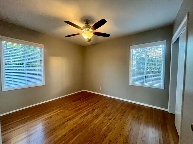 Building Photo - 3 BEDROOM/1 BATH HOUSE IN SOUTHWOOD RIVIERA TORRANCE