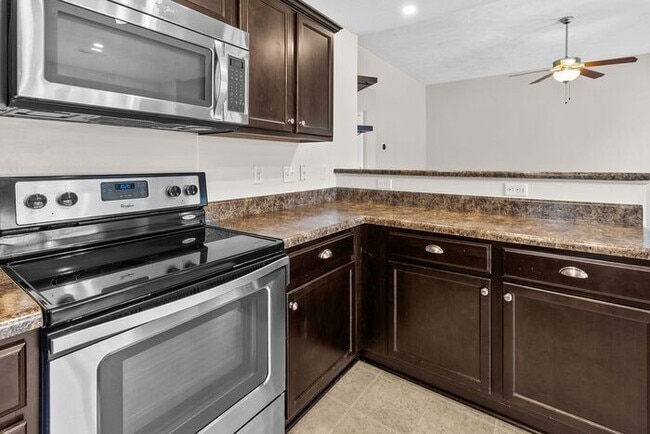 Building Photo - Well-Maintained 3 Bedroom, 2 Bath Home