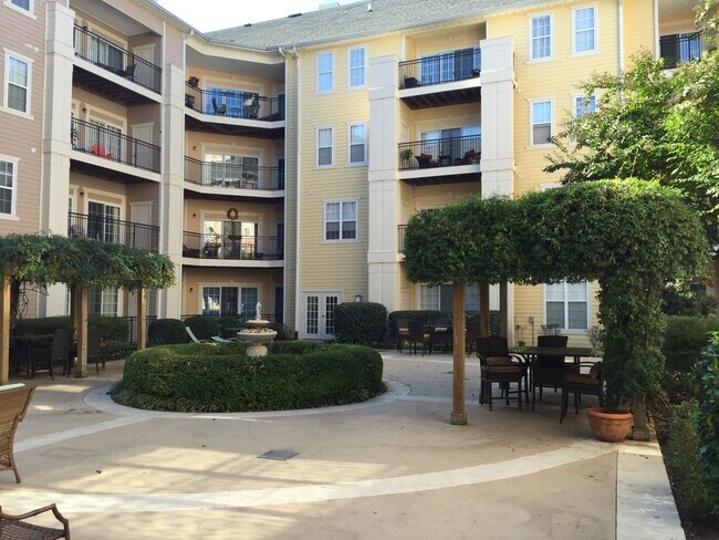 Building Photo - Ghent Condo with Secured Entry and Parking...