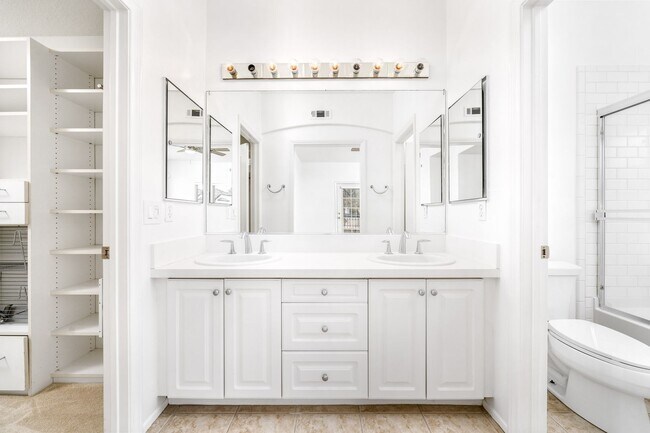 Building Photo - Newport Beach Townhome  for Lease